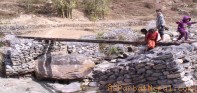 जोखिम मोल्दै साँघुवाट खोलो तर्दै